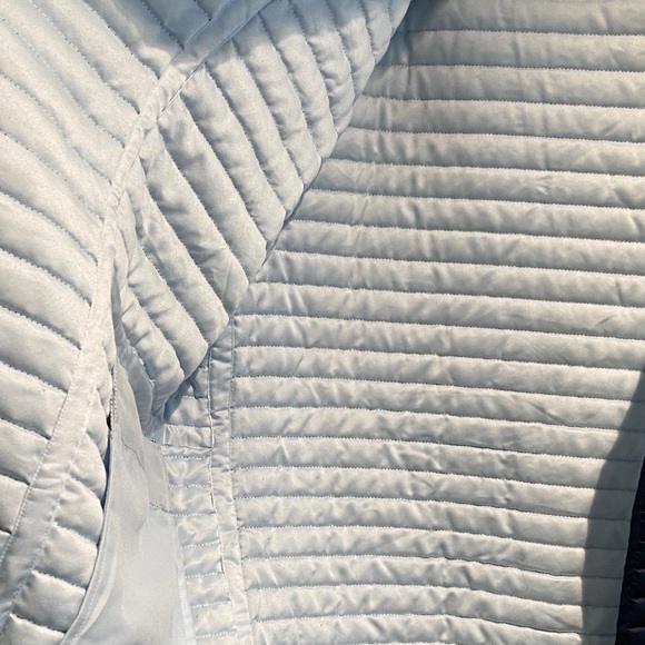 Navy and Cream Women's Quilted Jacket - Picture 7 of 8